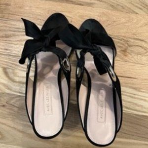 Avec Les Filles bow heels